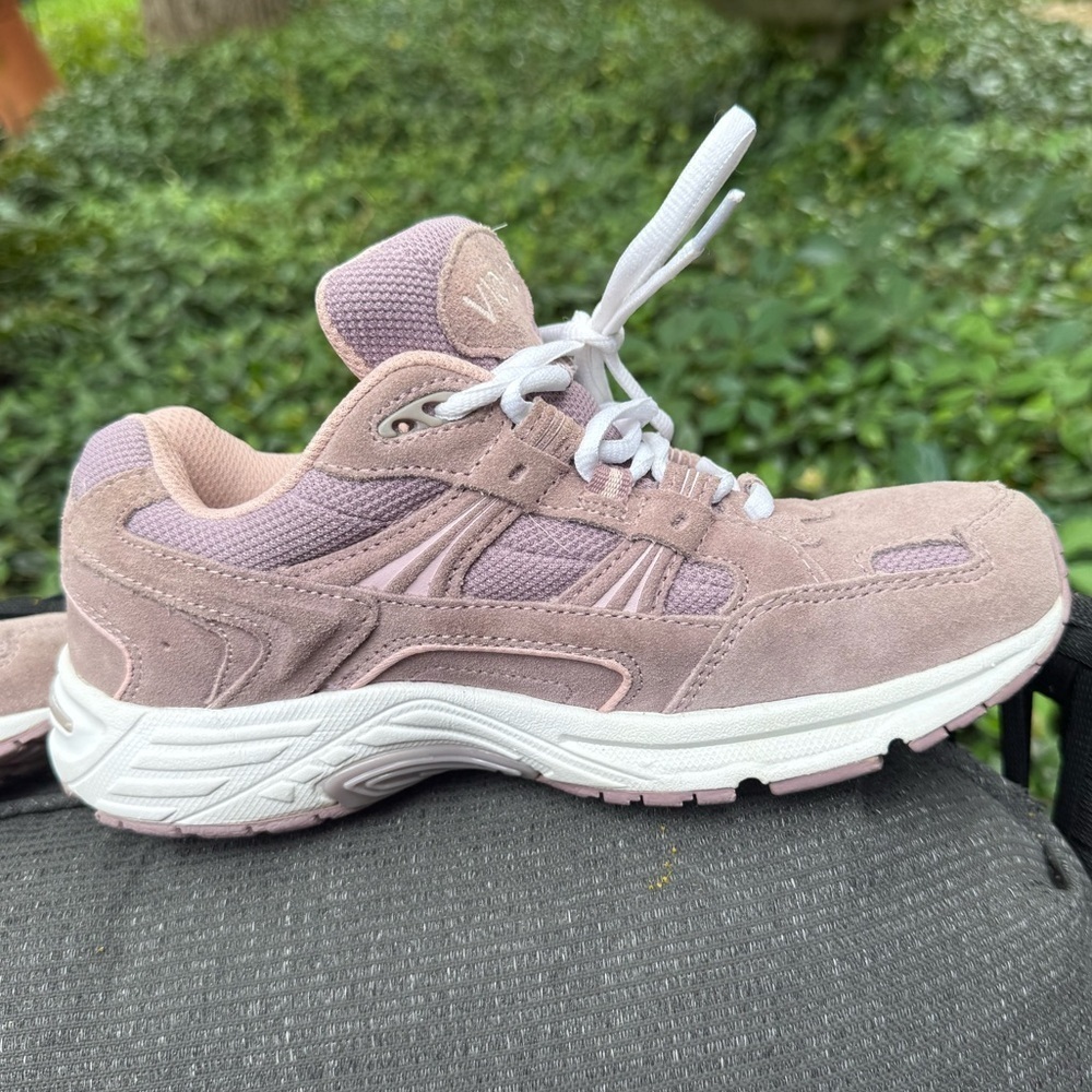 Like New! Vionic Walker Classic Walking Shoes Mau… - image 2